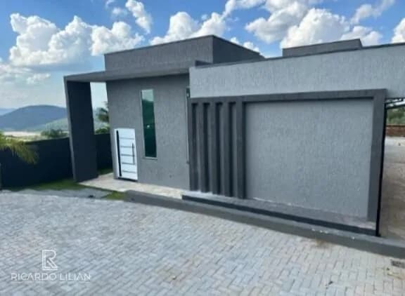 Chacara em associação de moradores com portaria 24 horas - 3 suites e piscina