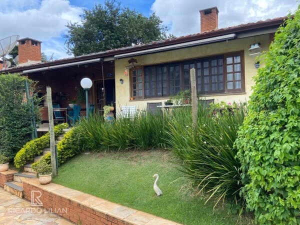 "Encante-se com esta Casa de Condomínio em Atibaia: Conforto e Lazer em um Só Lugar!"