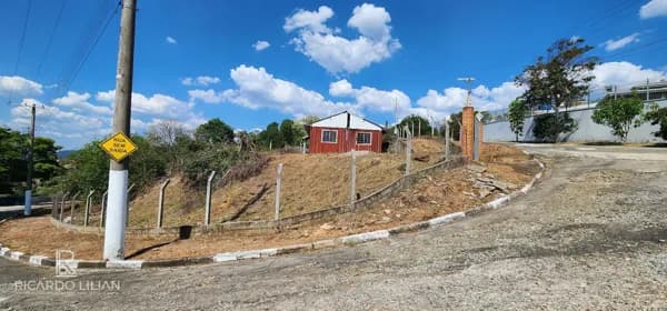 Chacara de condominio na cidade de Atibaia com documentação ok