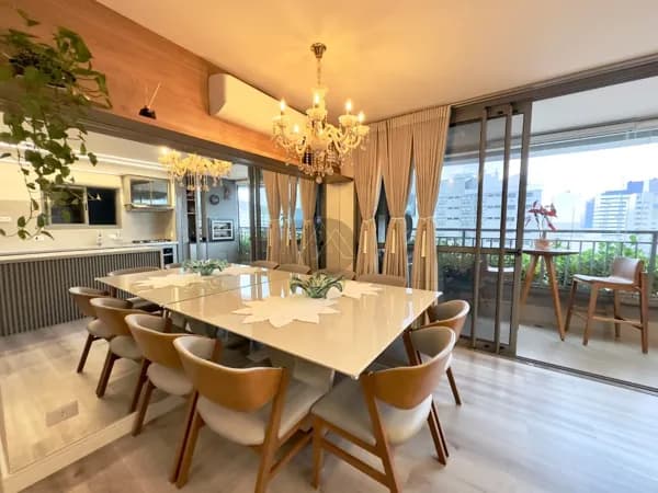 Apartamento Alto Padrão mobiliado a venda no Bosco Centrale no Centro de Curitiba.