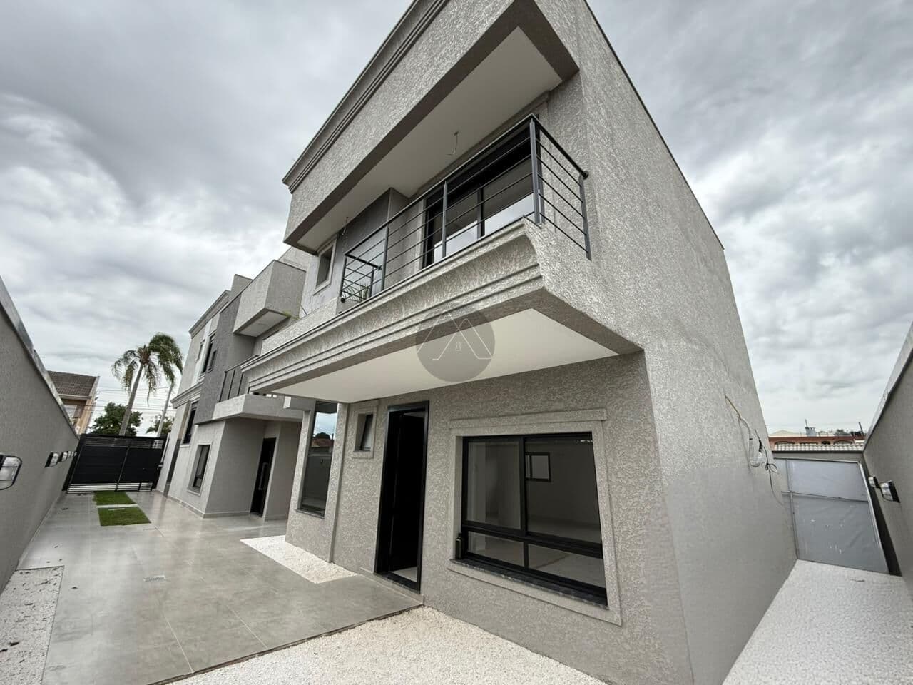 Sobrado Triplex à Venda no Uberaba – 3 Suítes | Terraço | 2 Vagas