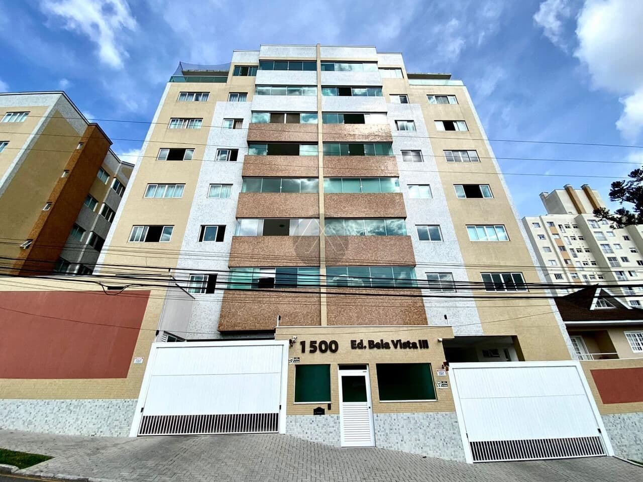 Apartamento 03 sendo 02 suítes no Centro de São José dos Pinhais.