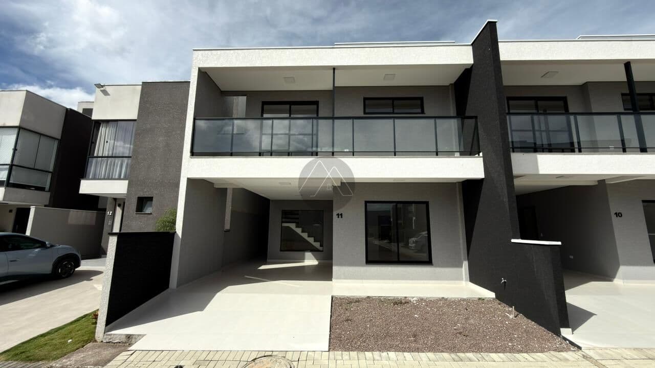 Casa em Condomínio no Costeira – Amplo Quintal e Suíte Master