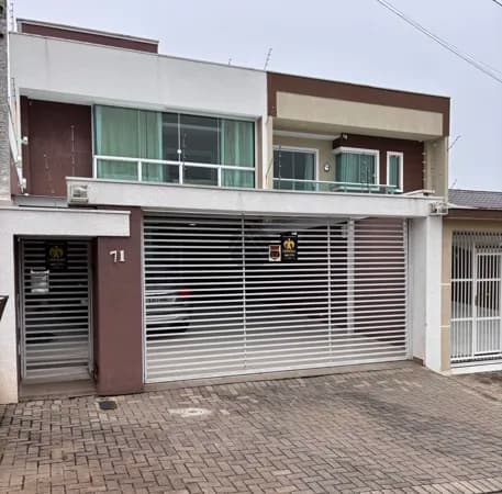 Sobrado mobiliado com quatro dormitórios a venda no Braga em São José dos Pinhais