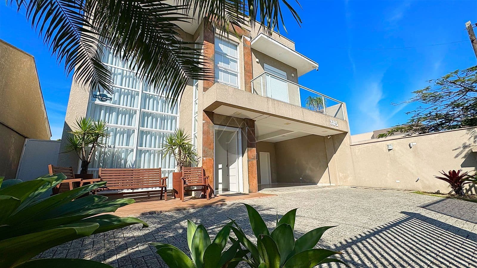 Sobrado alto padrão com 3 suítes e piscina, a apenas 400 metros da praia – Brejatuba, Guaratuba/PR