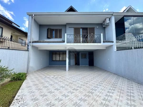 Sobrado com ático 310m² - 04 dormitórios – Jardim das Américas - Curitiba