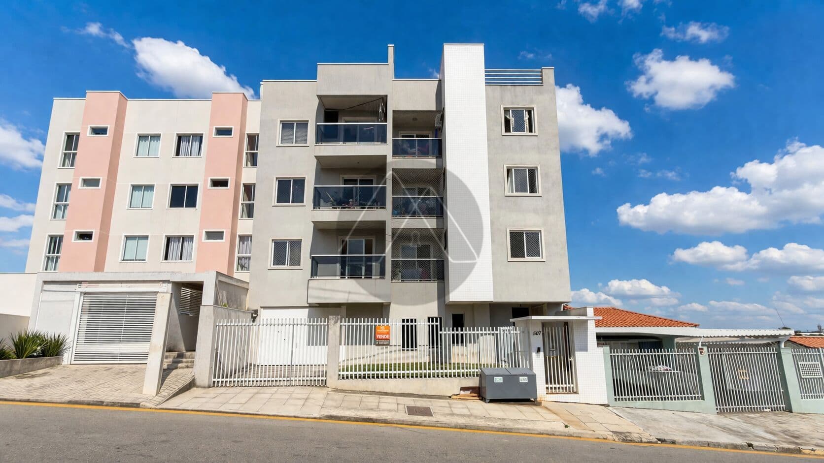Apartamento Reformado e Semimobiliado no Boneca do Iguacu