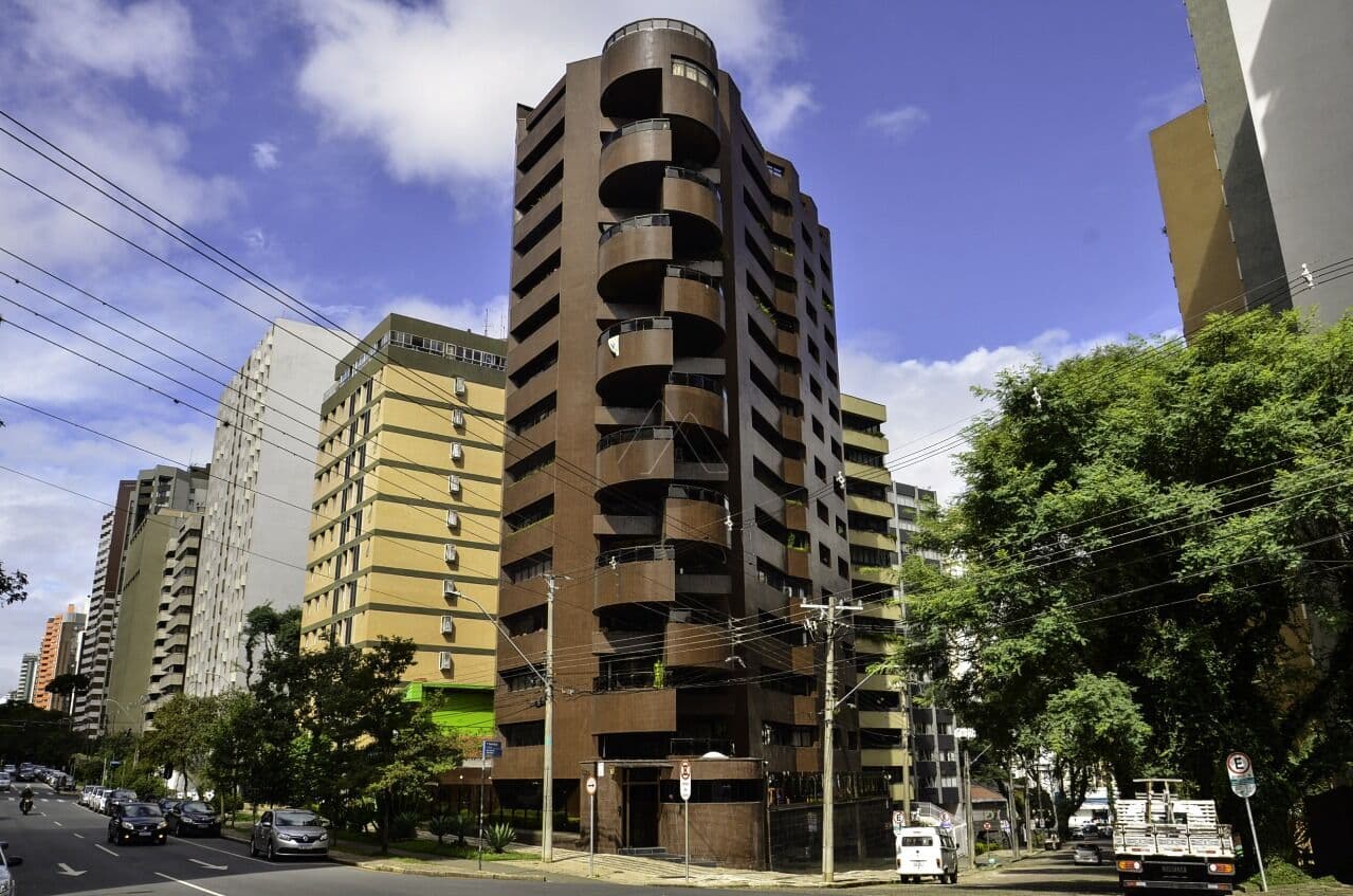 APARTAMENTO ENSOLARADO PRÓXIMO À PRAÇA DO JAPÃO COM PISCINA INTERNA