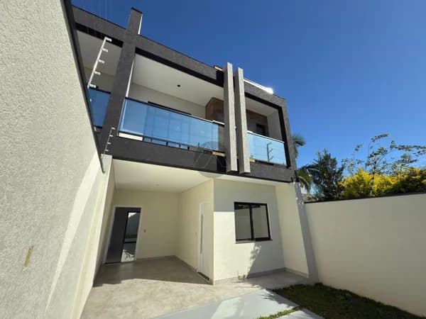 Sobrado Alto Padrão com excelente localização, no Centro de São José dos Pinhais.