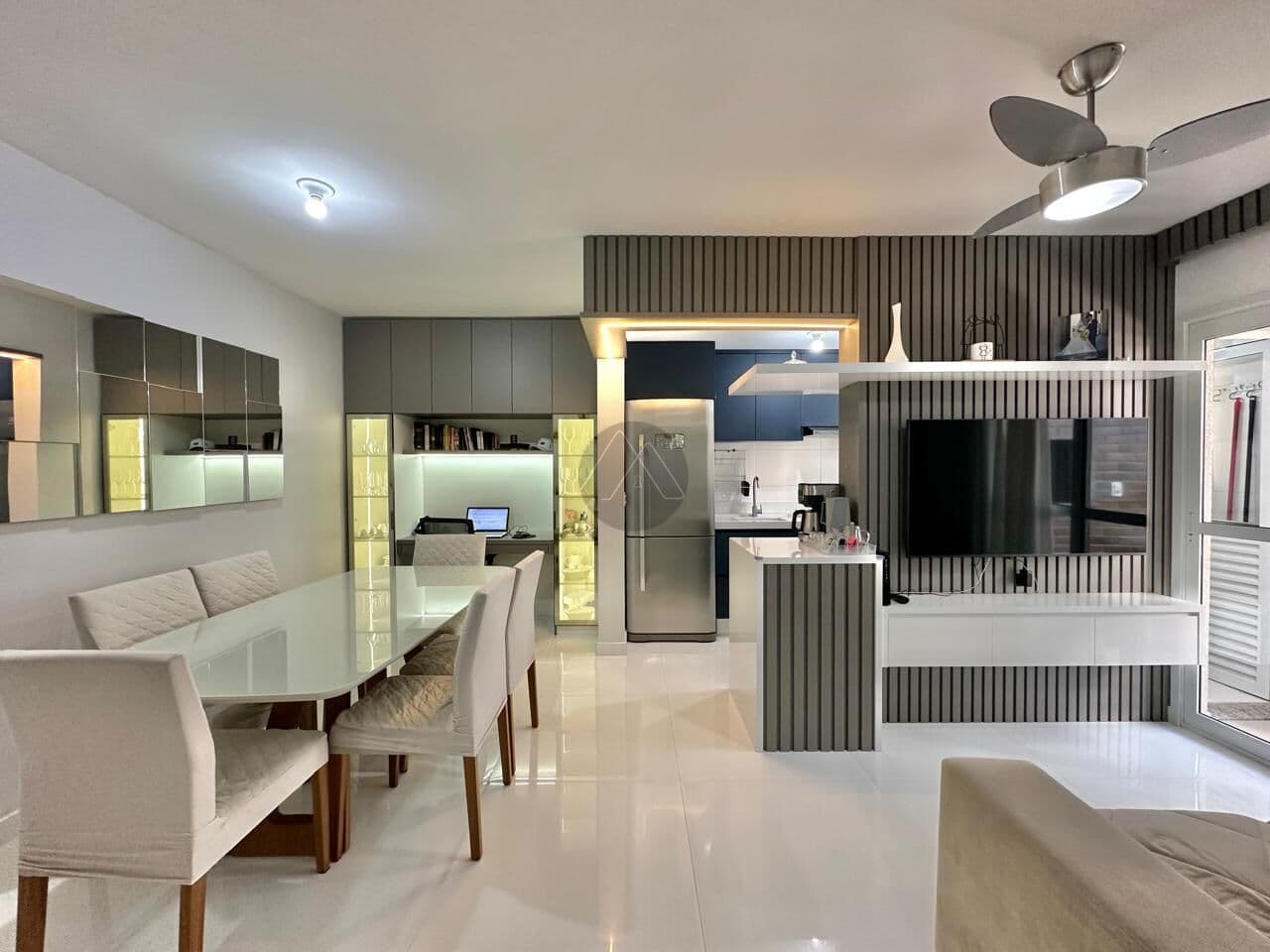 Apartamento semimobiliado localizado no bairro Pedro Moro