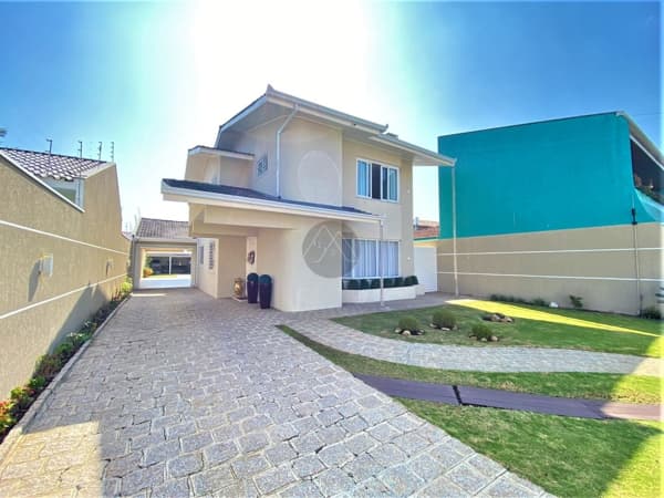 Residencial alto padrão com 300 m² semi mobiliada, bem localizada no bairro São Pedro