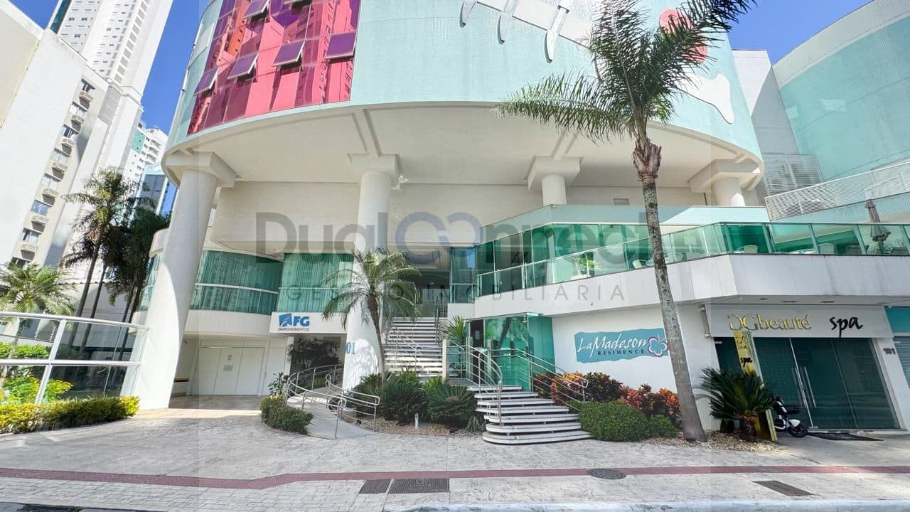 Apartamento quadra mar, mobiliado alto padrão para aluguel anual - Edifício La Madeson - FG