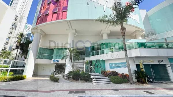 Apartamento quadra mar, mobiliado alto padrão para aluguel anual - Edifício La Madeson - FG