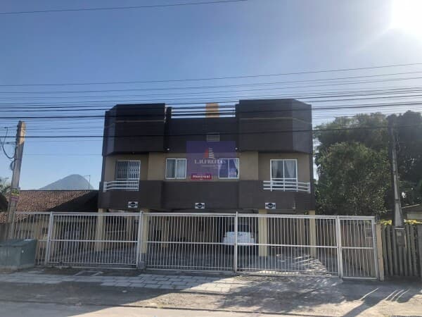 Excelente cobertura duplex com piscina privativa próximo ao Sesc Caiobá!