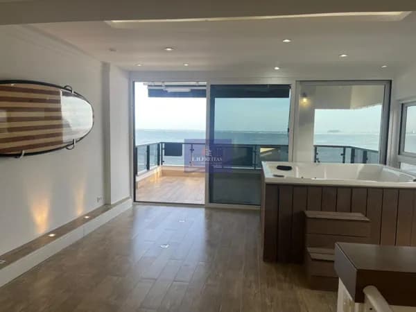 Apartamento Cobertura Duplex De Frente para o Mar.