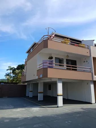 Apartamento duplex em excelente localização à venda em Caiobá!
