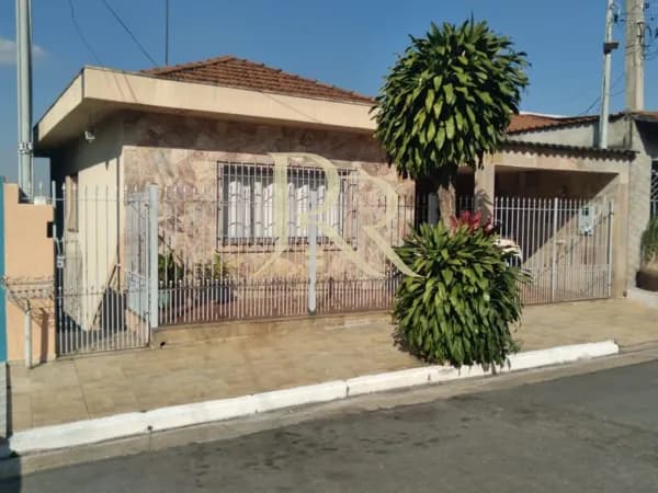Casa + 02 Edículas + Salão