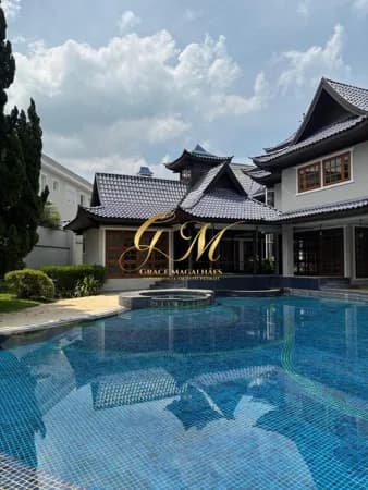 Casa em Santana de Parnaíba - Alphaville