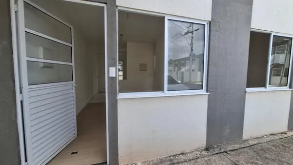 REPASSE APARTAMENTO TERREO - COM QUINTAL - TOWNHOUSE - R$ 130 MIL