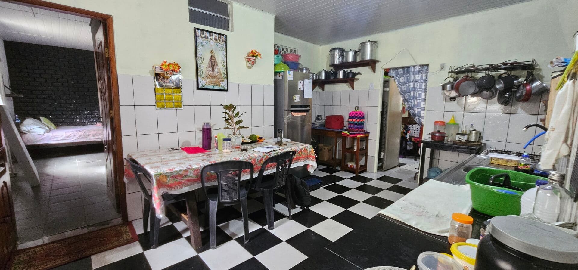 Casa ampla com comércio ativo no bairro 40 Horas em Ananindeua
