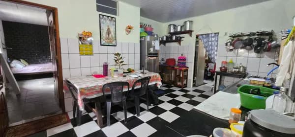 Casa ampla com comércio ativo no bairro 40 Horas em Ananindeua