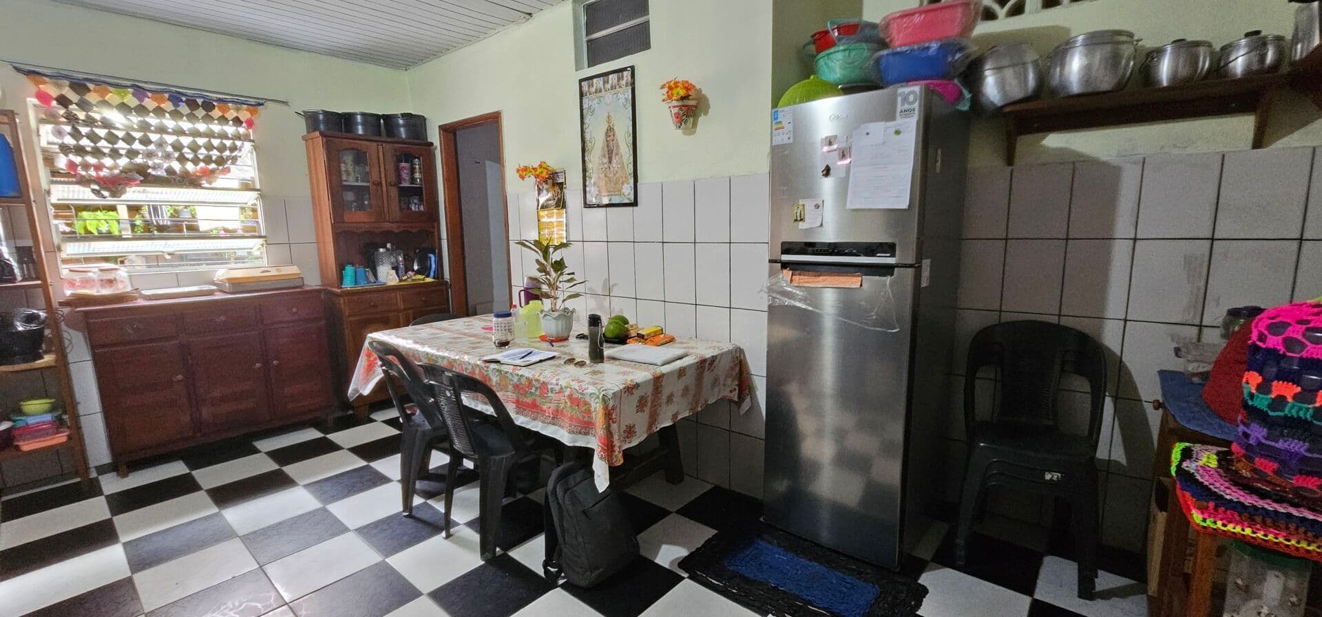 Casa com quintal amplo e comércio ativo no 40 Horas