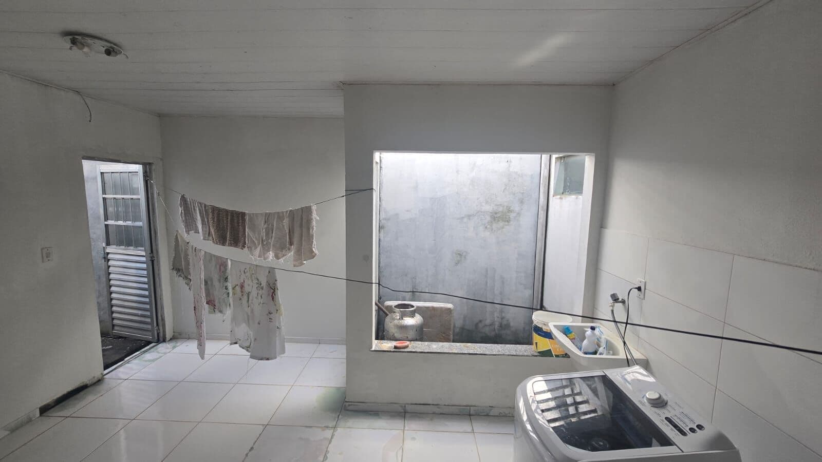 Casa à Venda em Belém com 3 Quartos, Suíte e Garagem para 2 Veículos