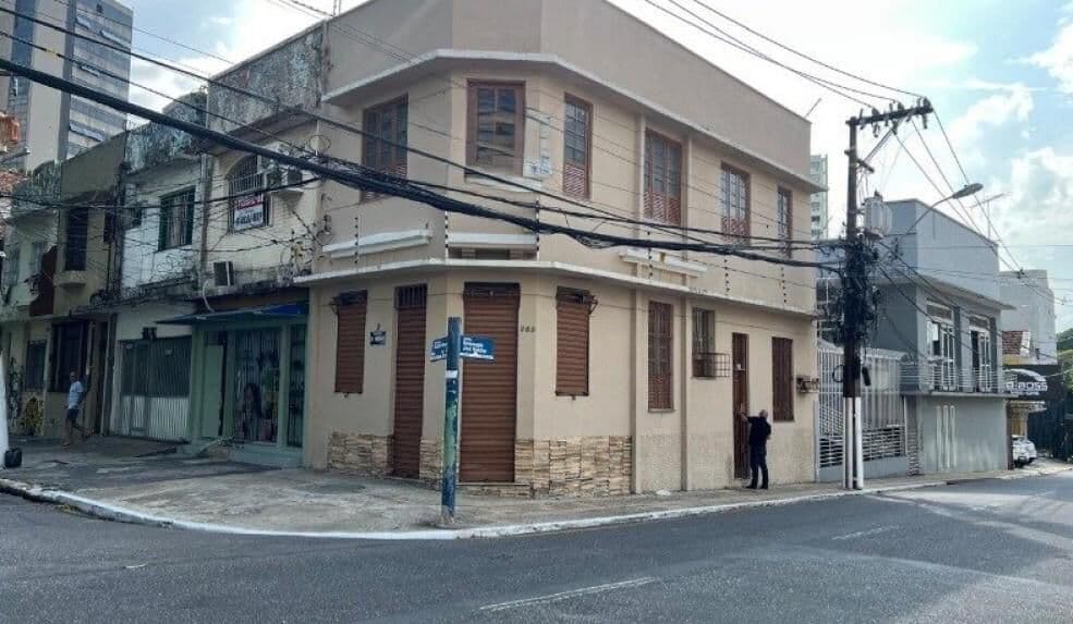Casa de Esquina com 2 Andares à Venda na Av. José Malcher – 113 m², Versátil para Comércio ou Moradia Nazaré, Belém
