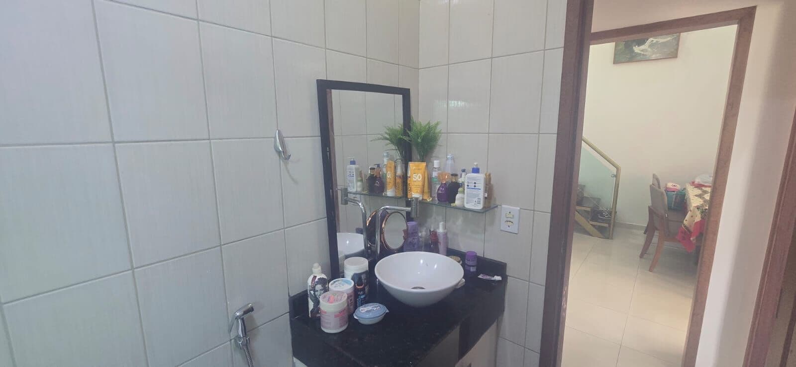 Casa no Jardim Espanha – 3 Quartos, Suíte e 2 Vagas em Condomínio Fechado