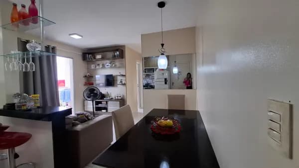 Condomínio Vitória Maguari - Vendo excelente apartamento com suite e moveis planejados