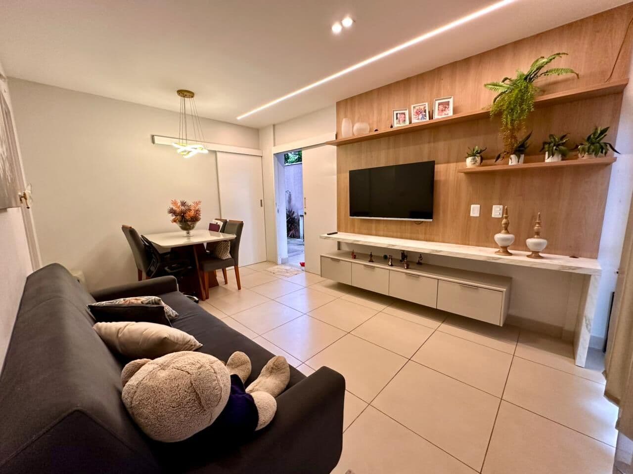 Aluguel no Centro de Ananindeua: Casa Duplex Mobiliada em Condomínio