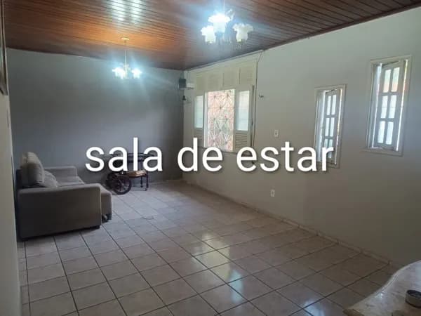 Casa Ampla no Residencial Tucuruvi – 3 Quartos e Espaço para Comércio