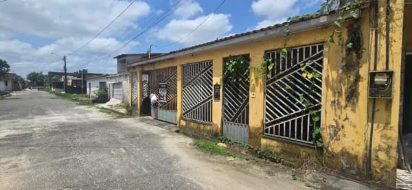 Casa ampla para reformar no Condomínio Jardim Paraiso