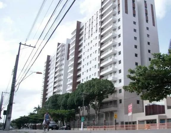 Piazza toscana - No Coração da Marambaia