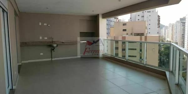 Apartamento Padrão com 3 suítes a poucos metros da praia