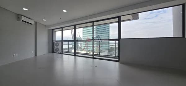 Sala comercial com 70,34m² para locação em edifício em Valongo, Santos/SP