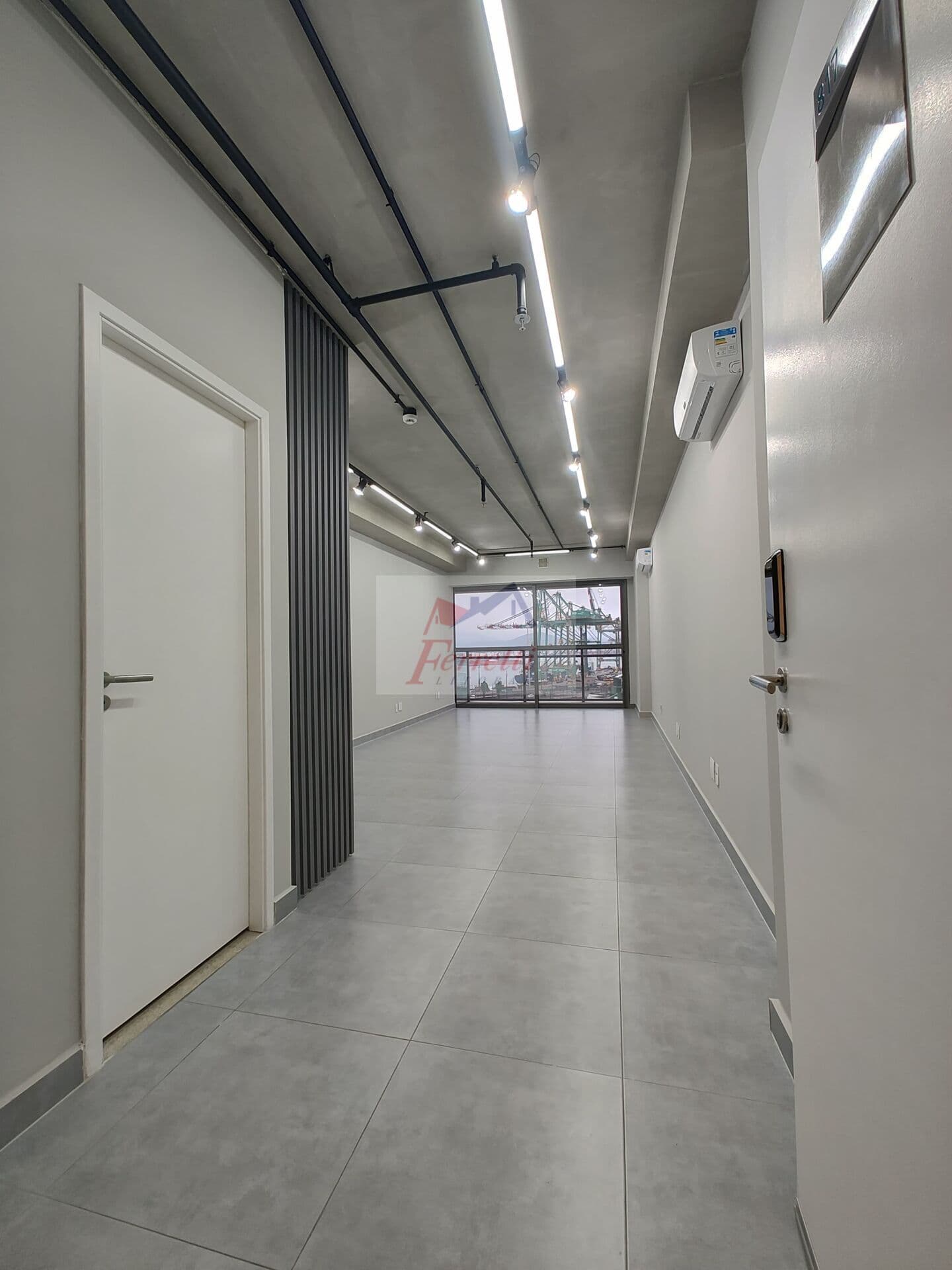 Sala comercial pronta para trabalhar