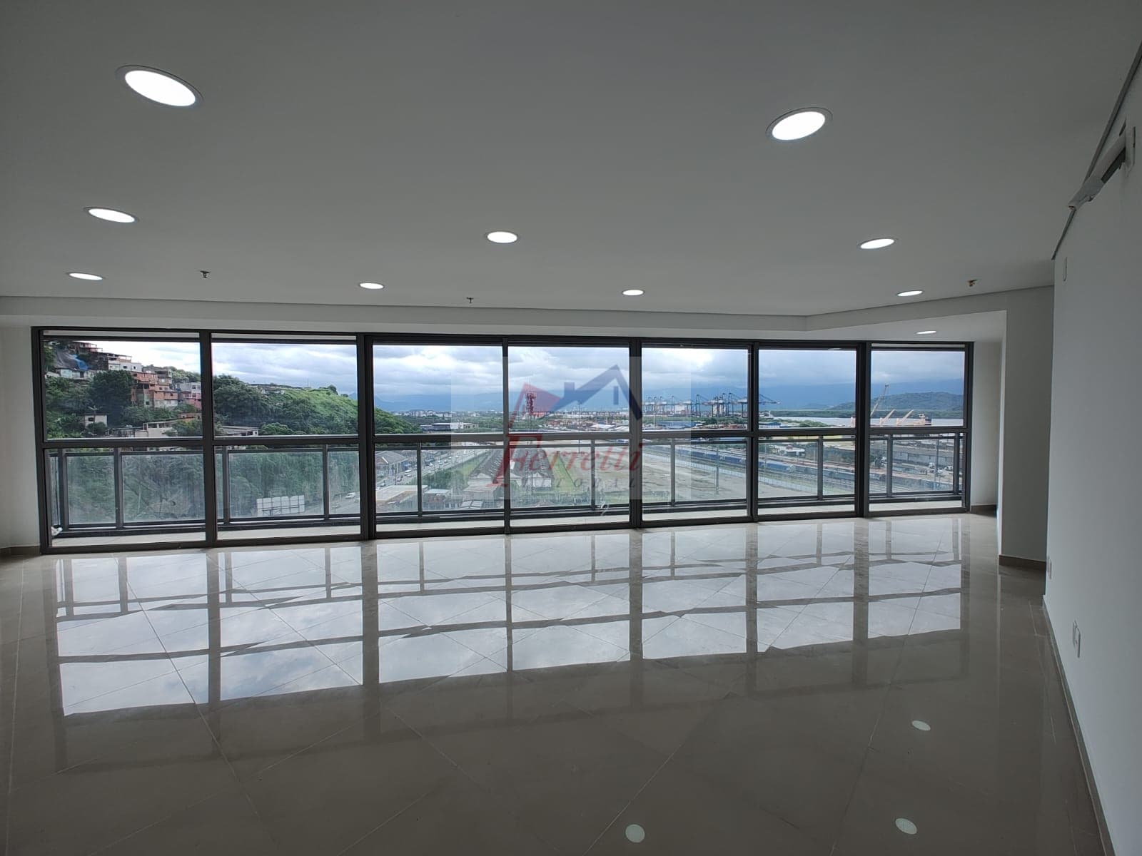 Sala comercial com 71,79m² pronta para trabalhar