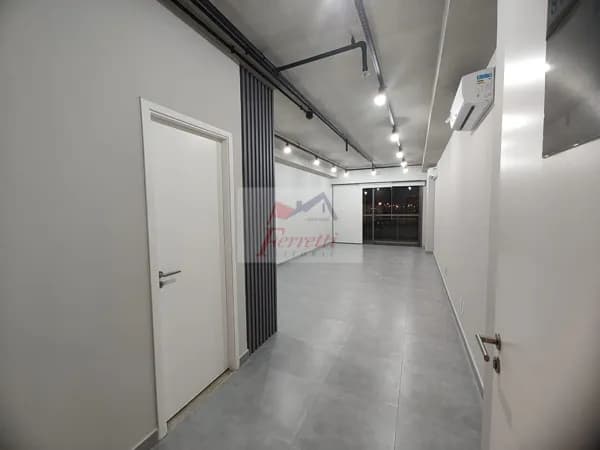 Sala comercial com 42,14 m² pronta para trabalhar