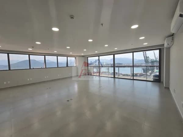Sala Comercial com 92,93m² pronta para trabalhar em Valongo, Santos/SP