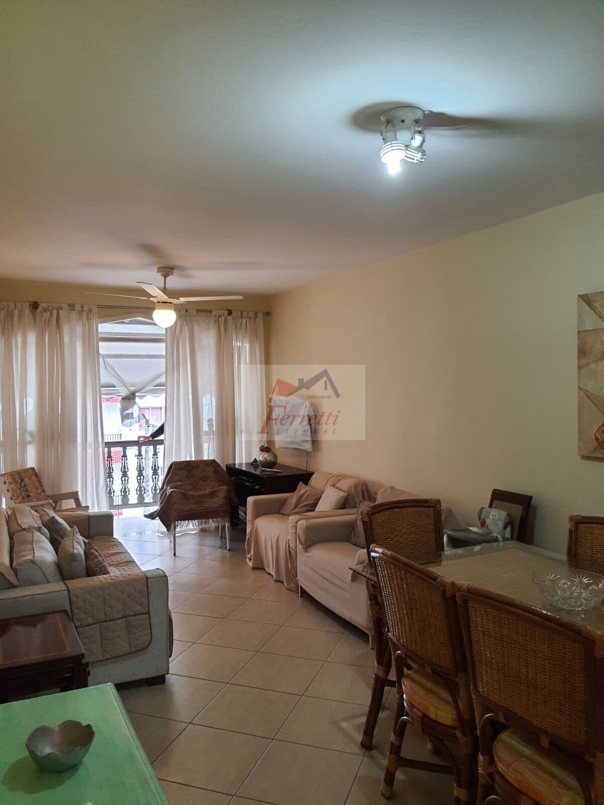 Apartamento Padrão com 3 dormitórios a 200 metros da praia