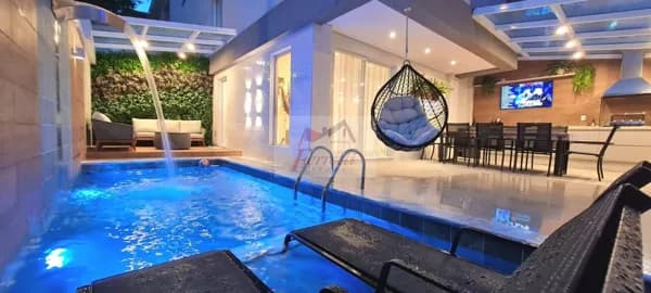 Casa Triplex com 3 suítes decorada e climatizda à venda em Embaré, Santos/SP