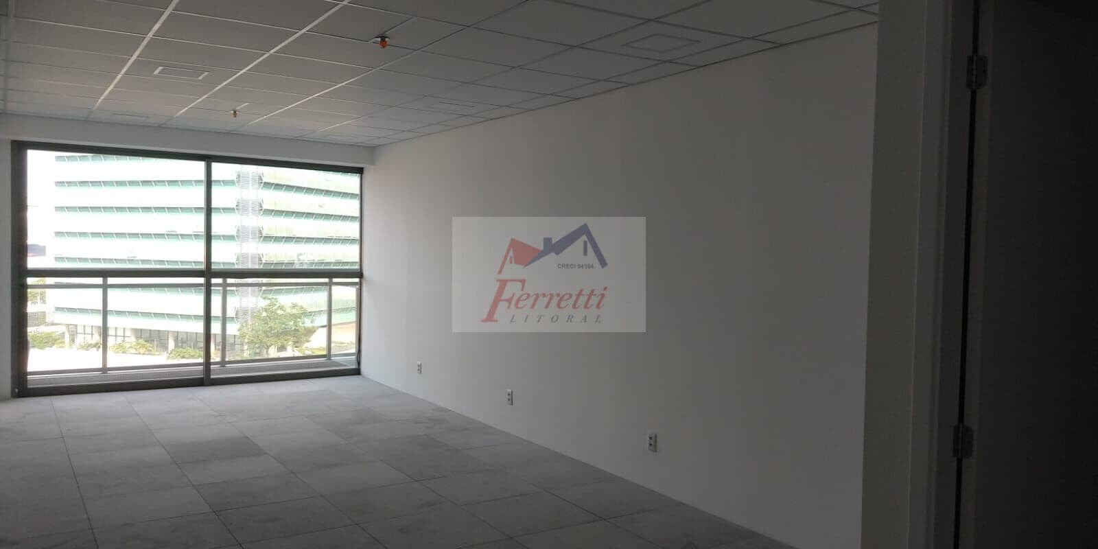 Sala comercial com 42 m² pronta para trabalhar