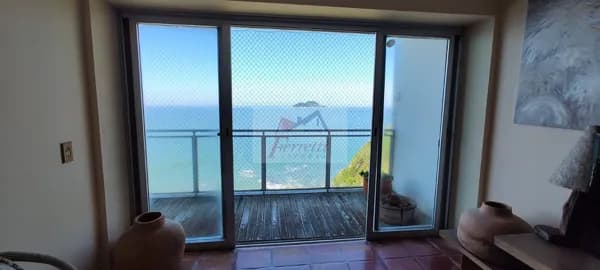Apartamento com 3 dormitórios em frente ao mar