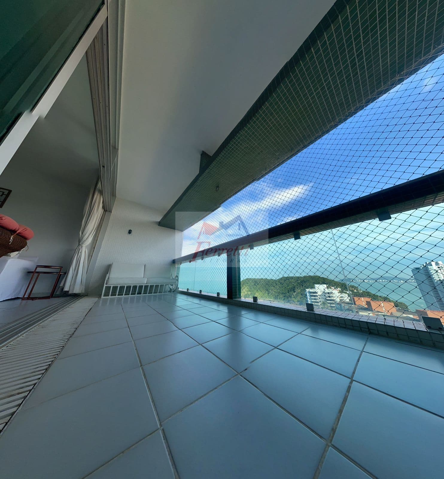 Apartamento com 3 dormitórios com vista mar à venda na enseada Guarujá SP