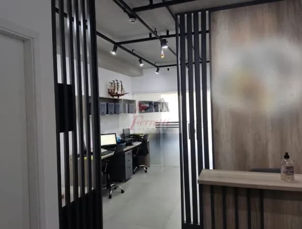 Sala comercial pronta para uso à venda