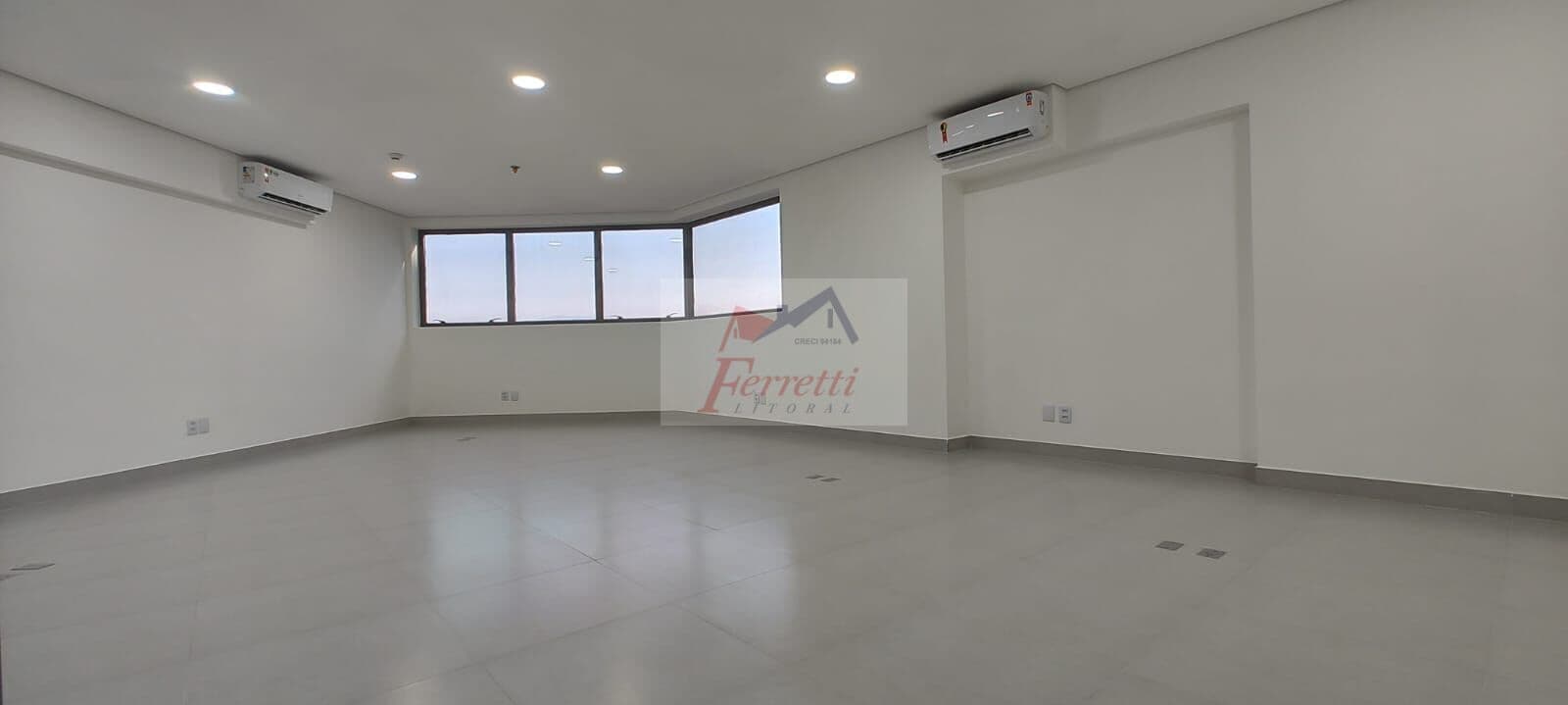Sala comercial com 65m² para venda Em edifício em Valongo, Santos/SP