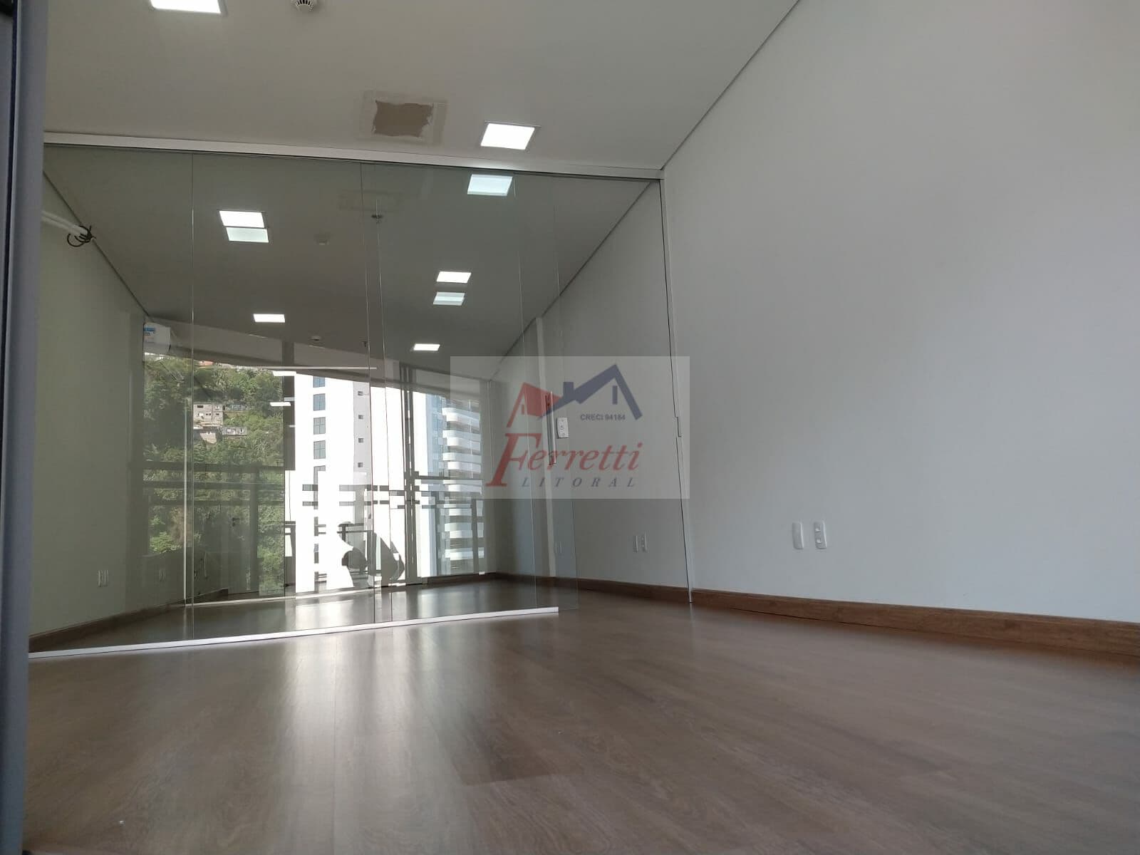 Sala comercial com 59,55m² pronta para trabalhar