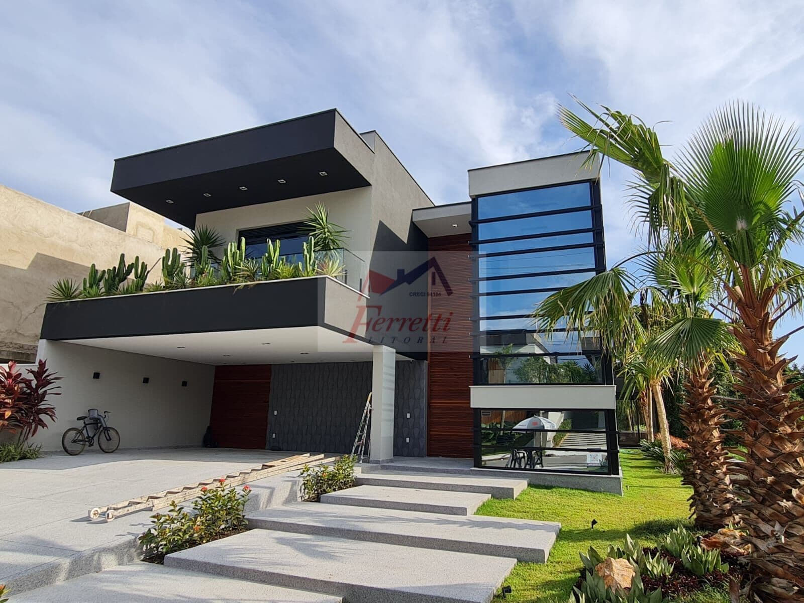Casa com 6 suítes finamente decorada, automatizada e climatizada