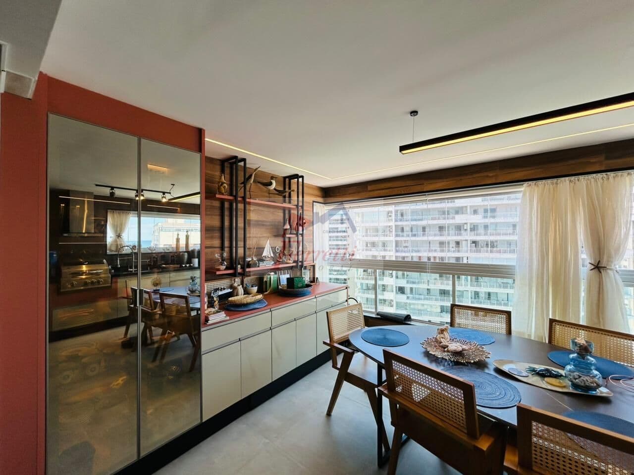 Apartamento com 3 dormitórios mobiliado, decorado e climatizado venda Porteira Fechada em Astúrias, Guarujá/SP
